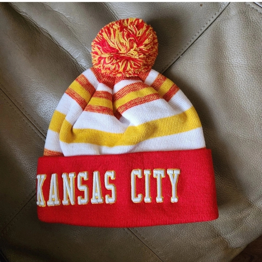 New  Kansas City Chiefs Red Pom Beanie Hat – Women's NFL Knit Winter
